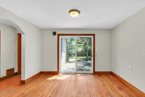 Tiny photo for 606 S Johnson Avenue, Urbana, IL 61801 (MLS # 12402281)
