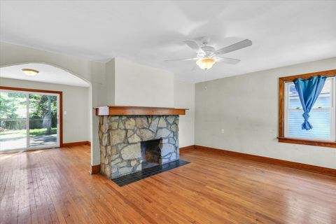 Tiny photo for 606 S Johnson Avenue, Urbana, IL 61801 (MLS # 12402281)