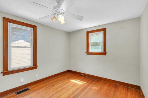 Tiny photo for 606 S Johnson Avenue, Urbana, IL 61801 (MLS # 12402281)