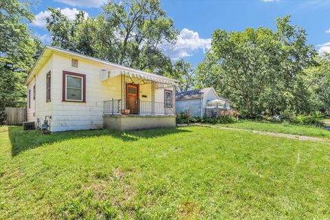 Tiny photo for 606 S Johnson Avenue, Urbana, IL 61801 (MLS # 12402281)