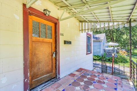 Tiny photo for 606 S Johnson Avenue, Urbana, IL 61801 (MLS # 12402281)