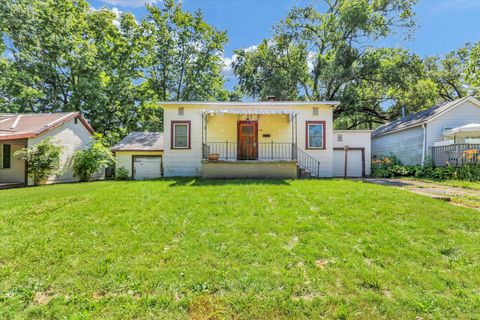 Photo of 606 S Johnson Avenue, Urbana, IL 61801 (MLS # 12402281)