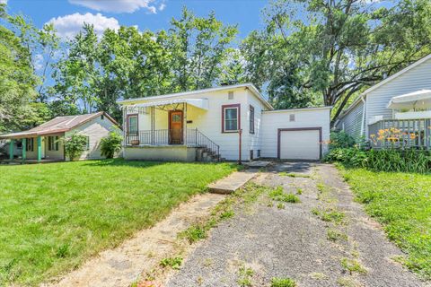 Tiny photo for 606 S Johnson Avenue, Urbana, IL 61801 (MLS # 12402281)