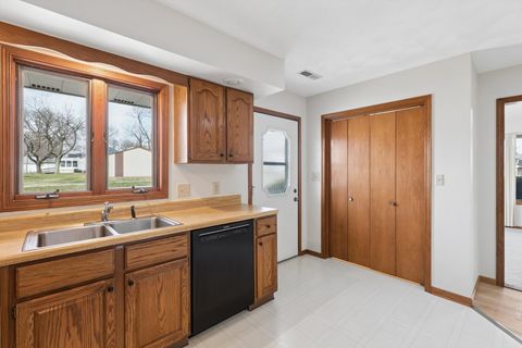 Tiny photo for 621 4th Avenue #3, Dewitt, IA 52742 (MLS # 12602445)