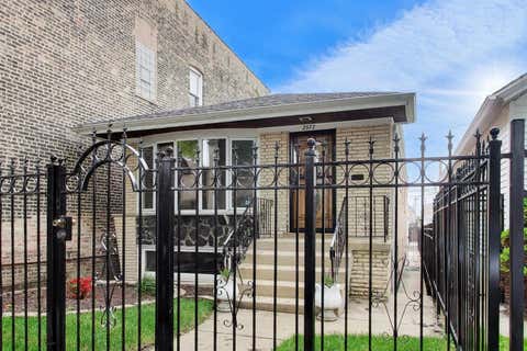 Tiny photo for 2972 S Loomis Street, Chicago, IL 60608 (MLS # 12716676)