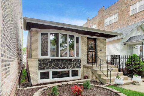 Photo of 2972 S Loomis Street, Chicago, IL 60608 (MLS # 12716676)