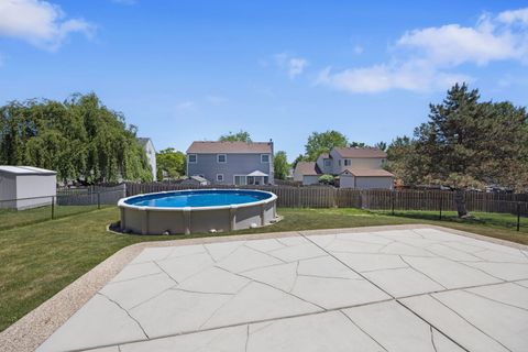 Tiny photo for 8 Elizabeth Court, Lake In The Hills, IL 60156 (MLS # 12627225)