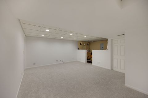 Tiny photo for 8 Elizabeth Court, Lake In The Hills, IL 60156 (MLS # 12627225)