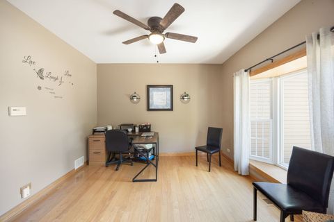 Tiny photo for 8 Elizabeth Court, Lake In The Hills, IL 60156 (MLS # 12627225)
