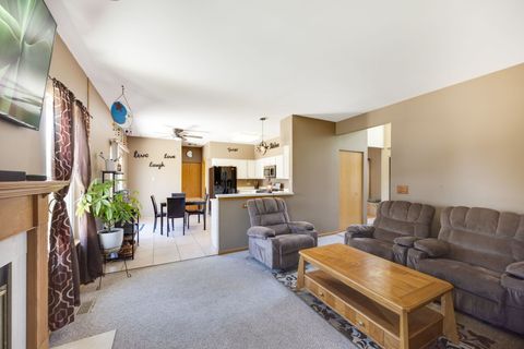 Tiny photo for 8 Elizabeth Court, Lake In The Hills, IL 60156 (MLS # 12627225)