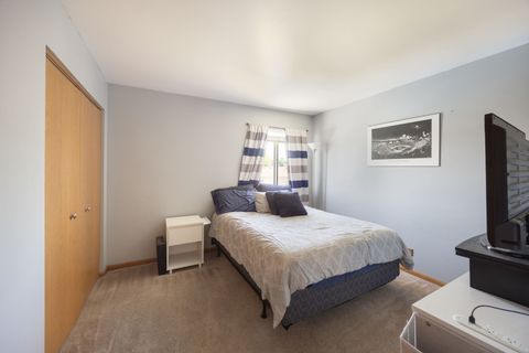 Tiny photo for 8 Elizabeth Court, Lake In The Hills, IL 60156 (MLS # 12627225)
