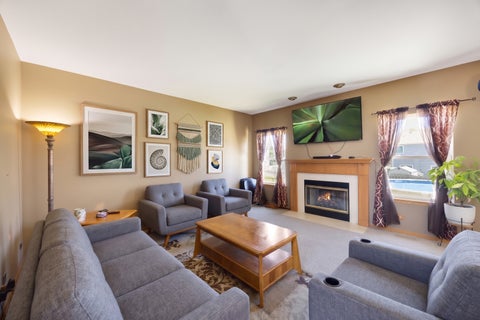 Tiny photo for 8 Elizabeth Court, Lake In The Hills, IL 60156 (MLS # 12627225)