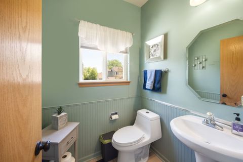 Tiny photo for 8 Elizabeth Court, Lake In The Hills, IL 60156 (MLS # 12627225)