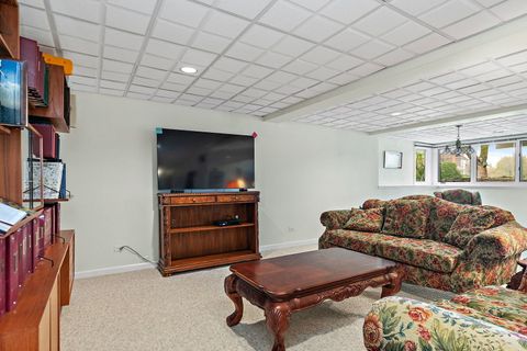 Tiny photo for 3 Sunvalley Court, Lake In The Hills, IL 60156 (MLS # 12621532)