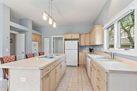 Tiny photo for 3 Sunvalley Court, Lake In The Hills, IL 60156 (MLS # 12621532)