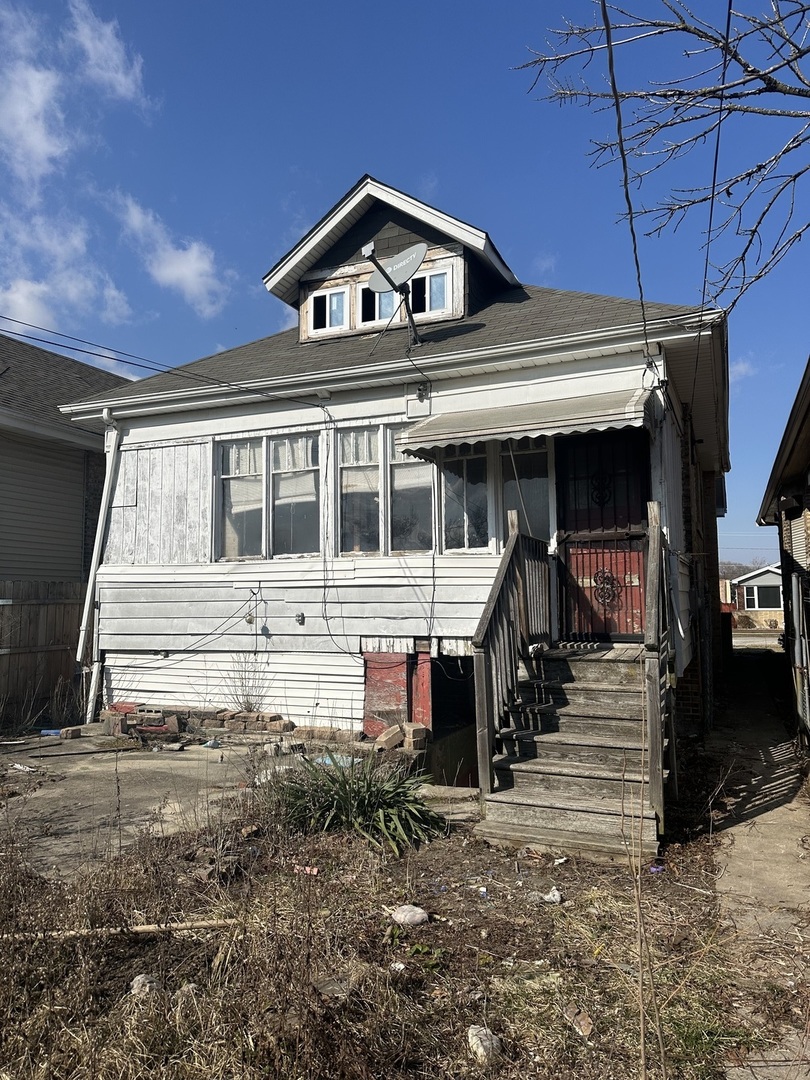 1221 W 95th Place