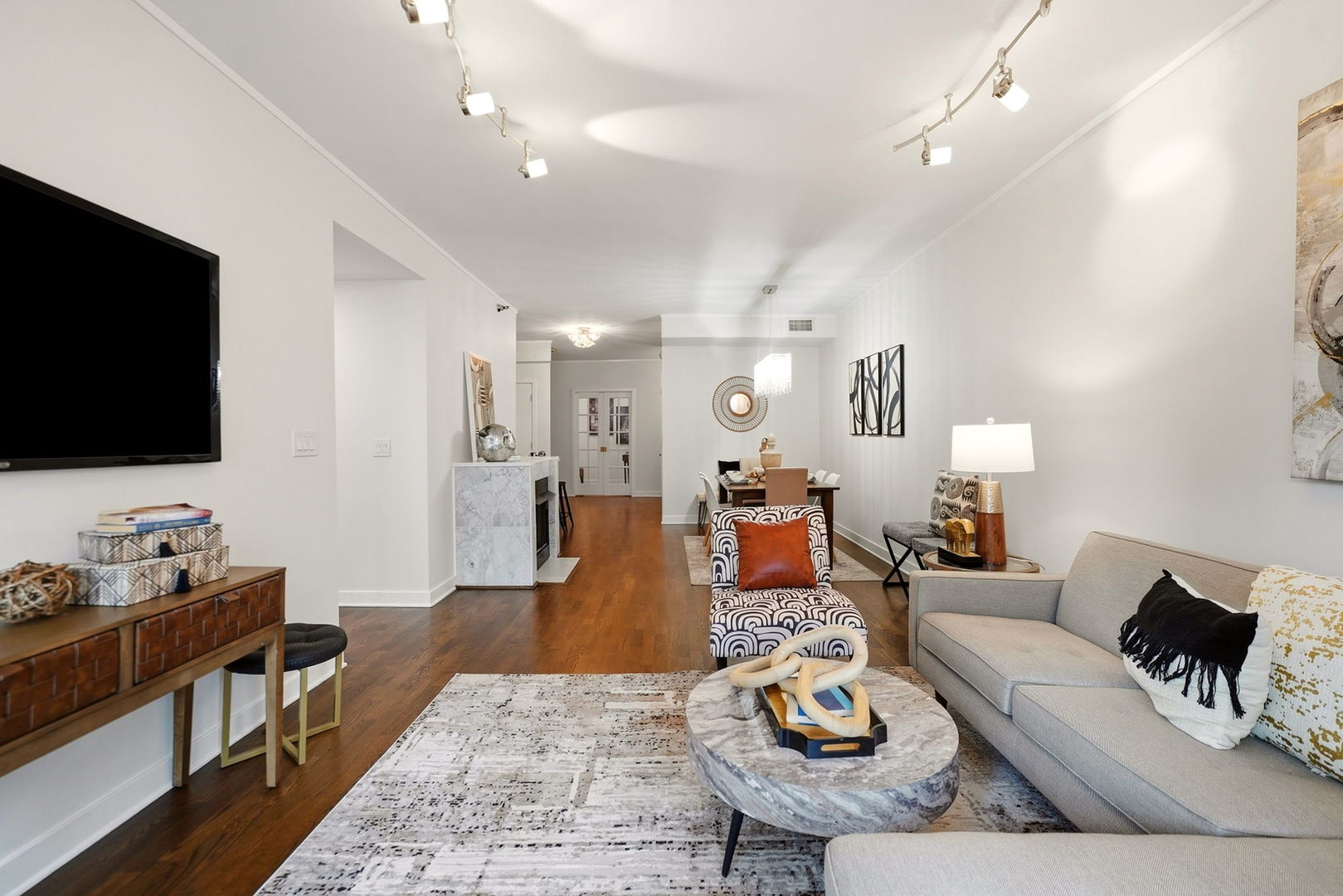744 N Clark Street 305