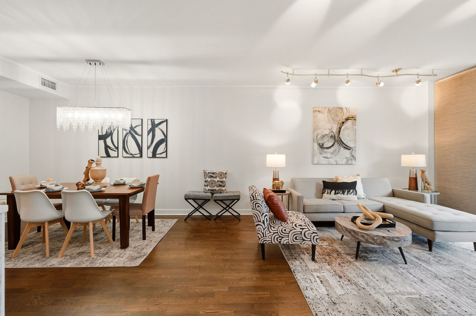 744 N Clark Street 305