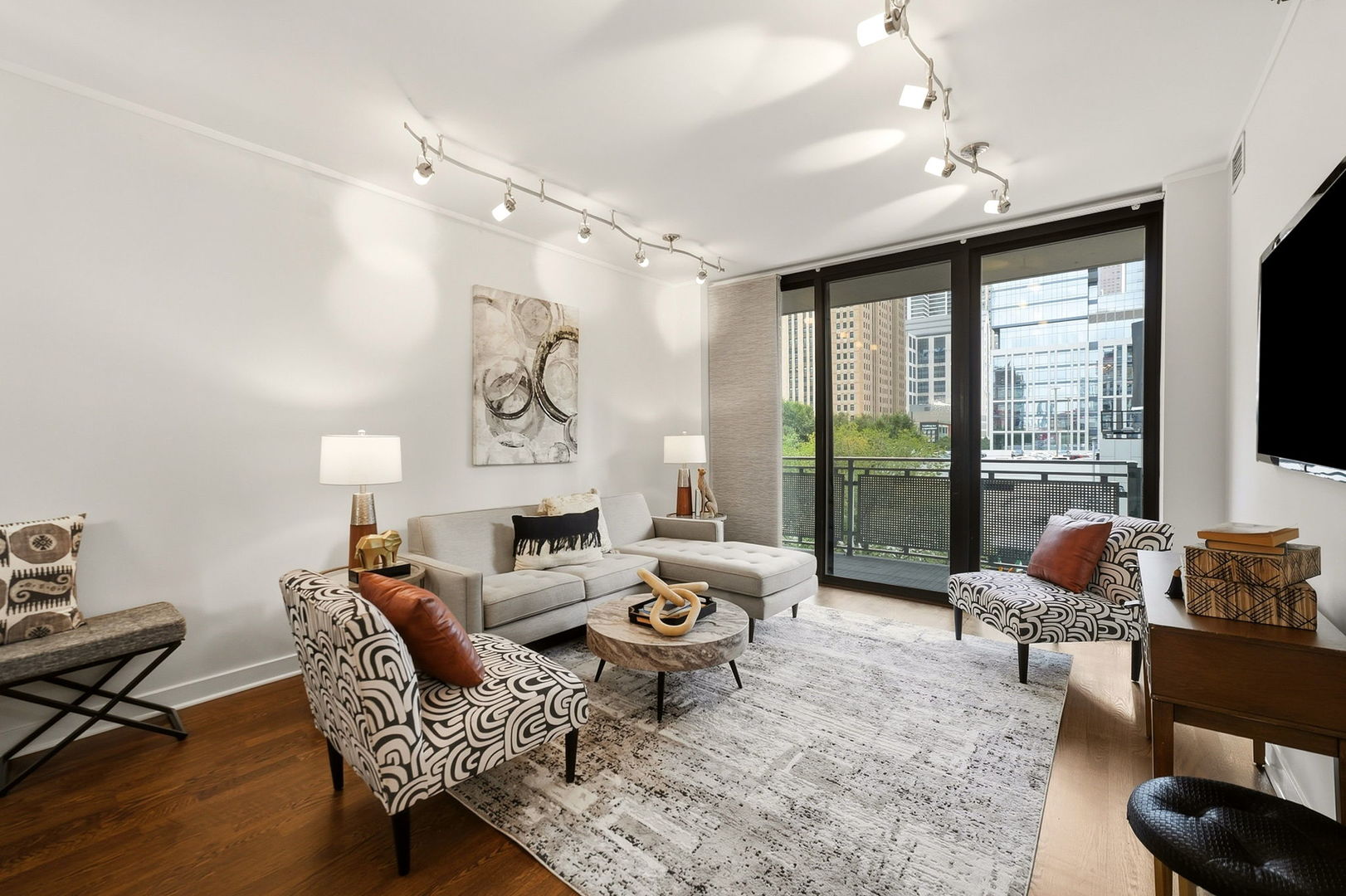 744 N Clark Street 305