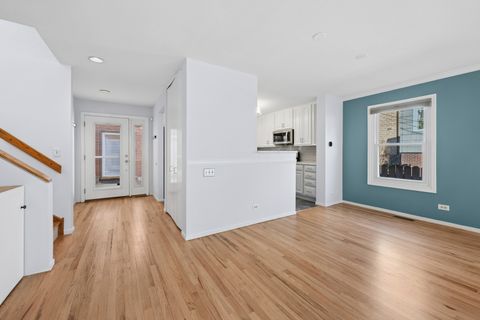 Tiny photo for 3239 N Kenmore Avenue #5, Chicago, IL 60657 (MLS # 12575683)