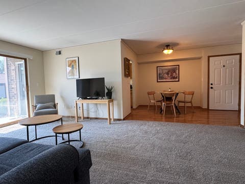 Tiny photo for 4924 Circle Court #404, Crestwood, IL 60418 (MLS # 12713397)