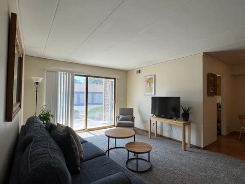 Tiny photo for 4924 Circle Court #404, Crestwood, IL 60418 (MLS # 12713397)