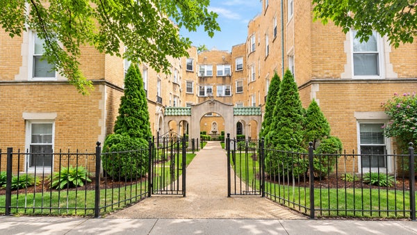 6414 N NEWGARD AVE APT 1E, CHICAGO, IL 60626 - Image b5ddd0d15448ba250fb1dbdc7d144b8a/2896489083