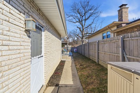 Tiny photo for 17005 Ridgeland Avenue, Tinley Park, IL 60477 (MLS # 12570381)