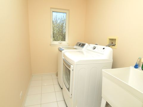 Tiny photo for 205 Taylor Court, Buffalo Grove, IL 60089 (MLS # 12625155)