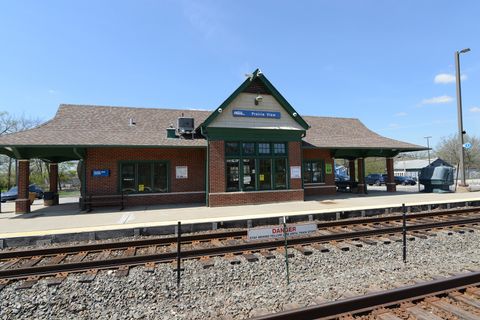 Tiny photo for 205 Taylor Court, Buffalo Grove, IL 60089 (MLS # 12625155)