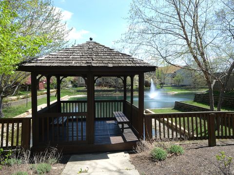 Tiny photo for 205 Taylor Court, Buffalo Grove, IL 60089 (MLS # 12625155)