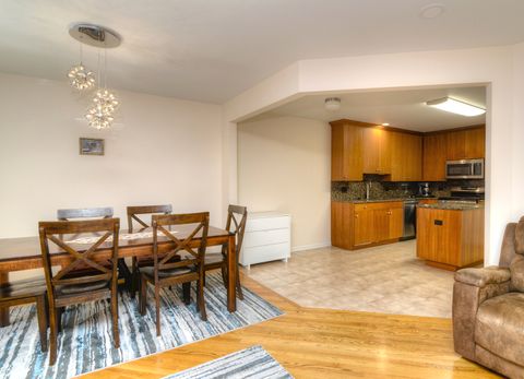 Tiny photo for 205 Taylor Court, Buffalo Grove, IL 60089 (MLS # 12625155)