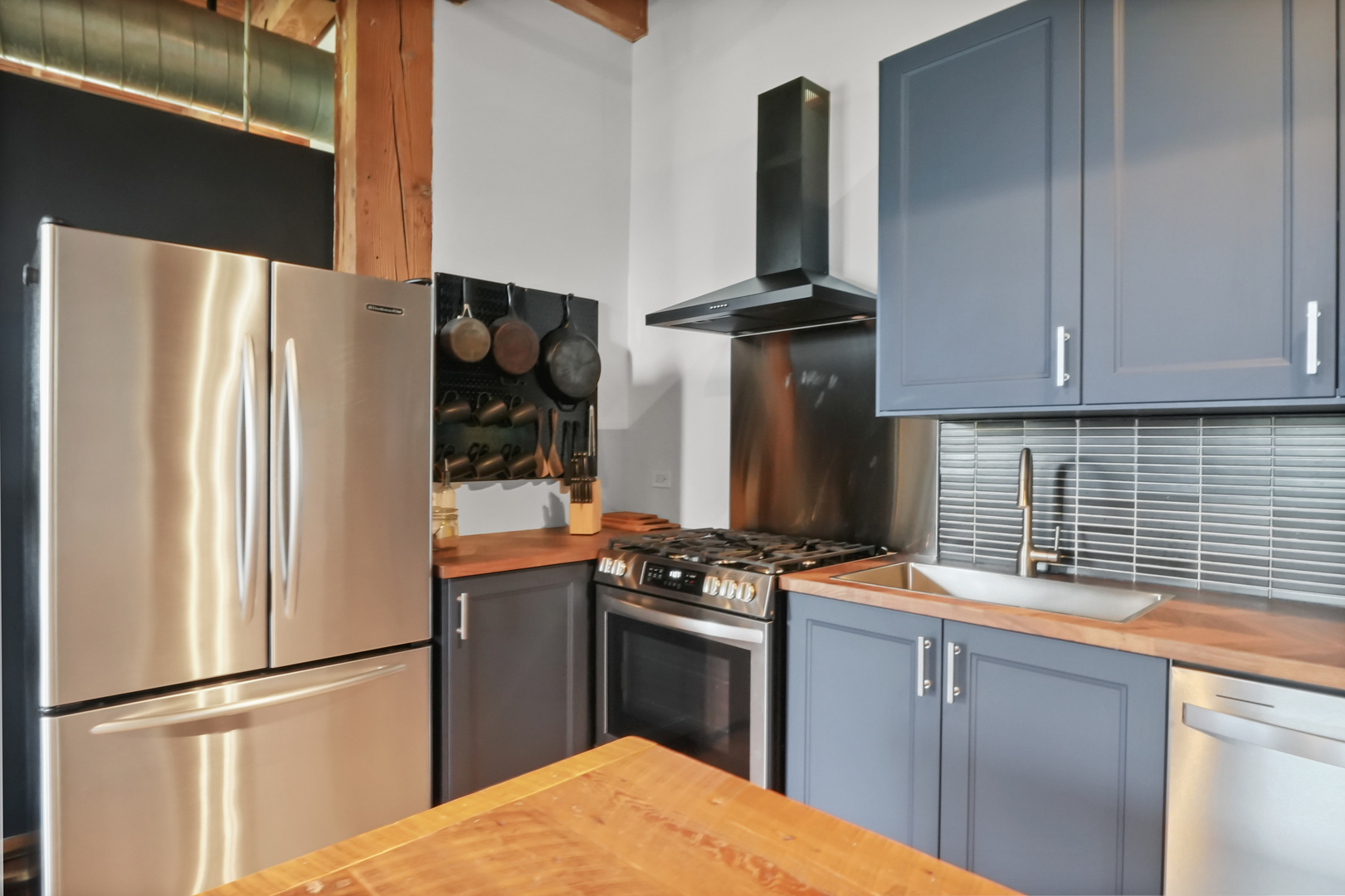 407 N Elizabeth Street 209