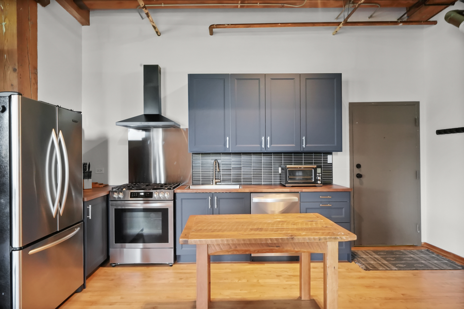 407 N Elizabeth Street 209