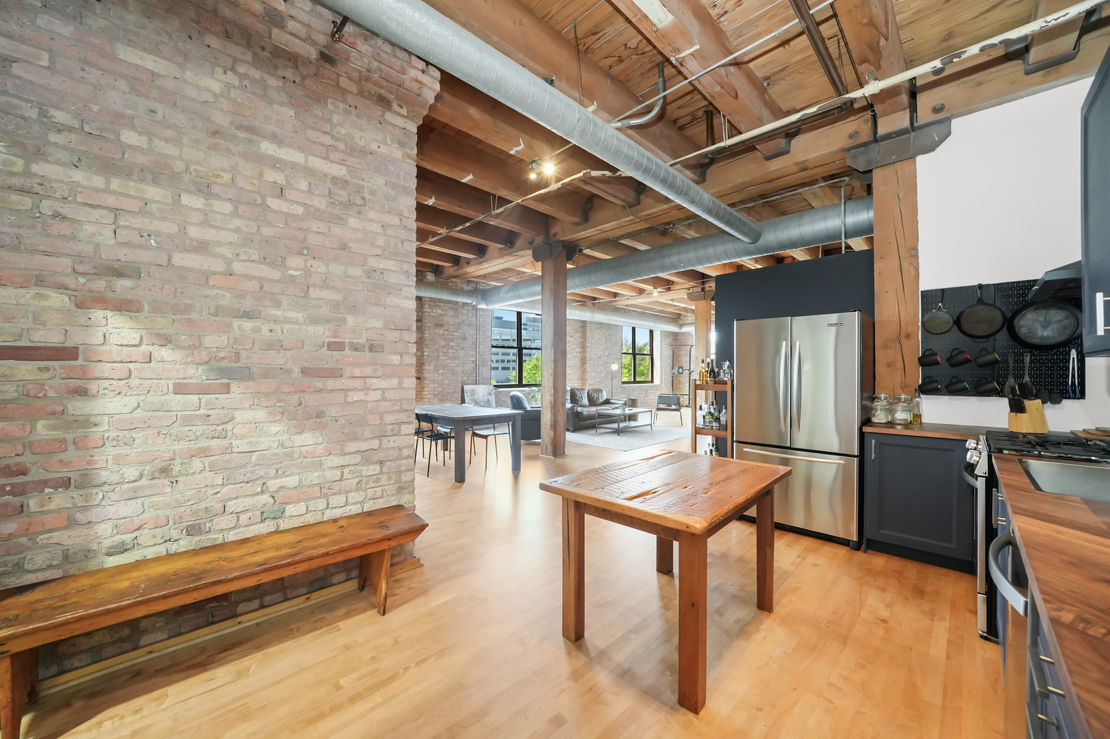 407 N Elizabeth Street 209