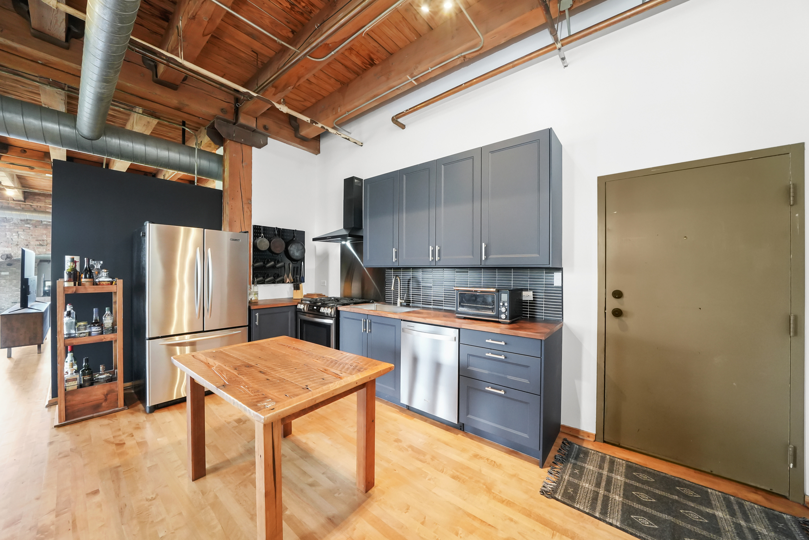 407 N Elizabeth Street 209