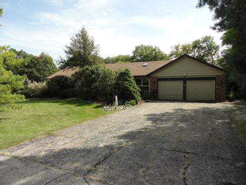 Photo of 6 Lagoon Drive, Hawthorn Woods, IL 60047 (MLS # 12470051)