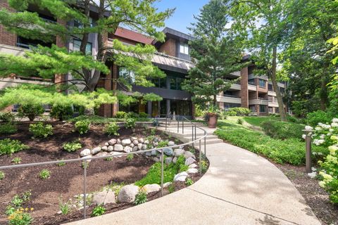 Photo of 1409 Burr Oak Road #315A, Hinsdale, IL 60521 (MLS # 12428440)