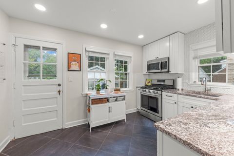 Tiny photo for 812 N President Street, Wheaton, IL 60187 (MLS # 12491186)