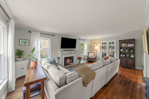 Tiny photo for 812 N President Street, Wheaton, IL 60187 (MLS # 12491186)