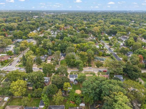 Tiny photo for 812 N President Street, Wheaton, IL 60187 (MLS # 12491186)
