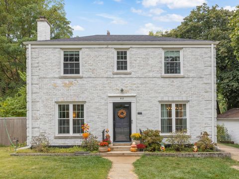 Photo of 812 N President Street, Wheaton, IL 60187 (MLS # 12491186) Photo of 812 N President Street, Wheaton, IL 60187 (MLS # 12491186)