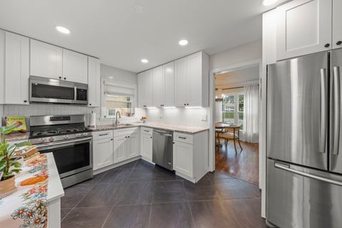 Tiny photo for 812 N President Street, Wheaton, IL 60187 (MLS # 12491186)