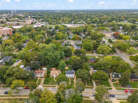 Tiny photo for 812 N President Street, Wheaton, IL 60187 (MLS # 12491186)