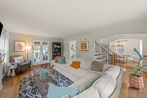 Tiny photo for 812 N President Street, Wheaton, IL 60187 (MLS # 12491186)