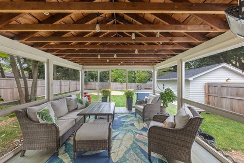 Tiny photo for 812 N President Street, Wheaton, IL 60187 (MLS # 12491186)