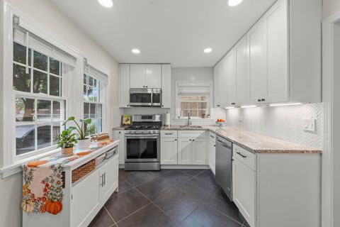 Tiny photo for 812 N President Street, Wheaton, IL 60187 (MLS # 12491186)