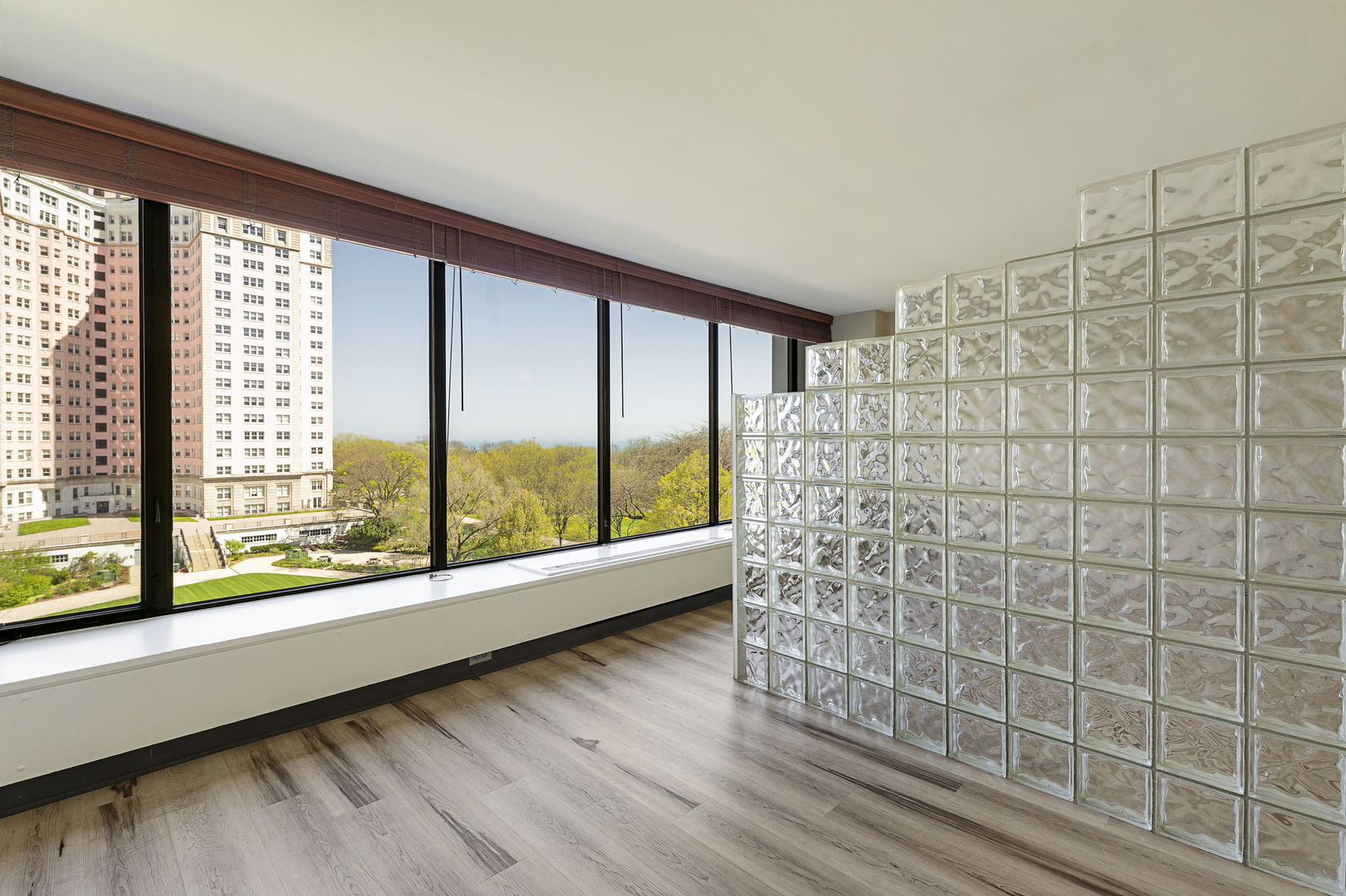 5455 N Sheridan Road 707