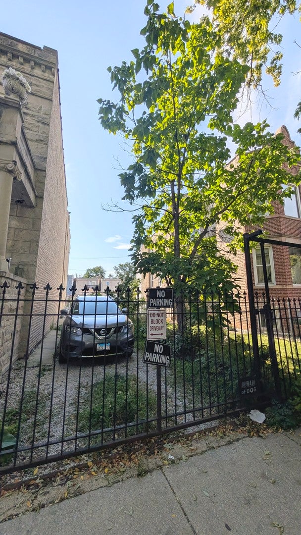 1518 N Hamlin Avenue