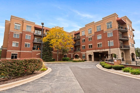 Photo of 1200 N Foxdale Drive #110, Addison, IL 60101 (MLS # 12785528)